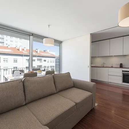 Lovelystay - Casas Brancas - Modern With Balcony & Free Private Parking Oporto