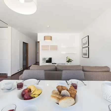 Apartamento Lovelystay - Casas Brancas - Modern With Balcony & Free Private Parking *