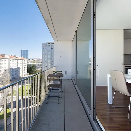 Lovelystay - Casas Brancas - Modern With Balcony & Free Private Parking * Oporto