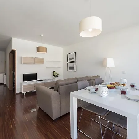 Lovelystay - Casas Brancas - Modern With Balcony & Free Private Parking Apartamento Oporto