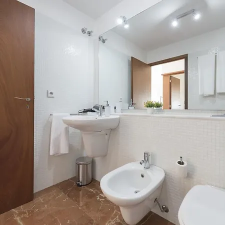 Apartamento Lovelystay - Casas Brancas - Modern With Balcony & Free Private Parking Oporto