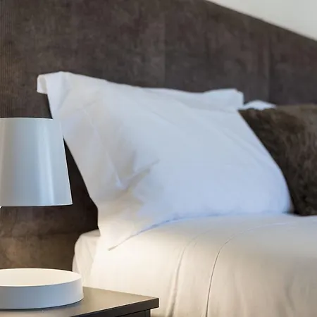 Apartamento Lovelystay - Casas Brancas - Modern With Balcony & Free Private Parking *