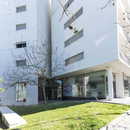 Lovelystay - Casas Brancas - Modern With Balcony & Free Private Parking *