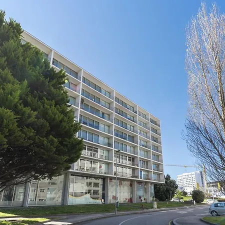 Apartamento Lovelystay - Casas Brancas - Modern With Balcony & Free Private Parking *
