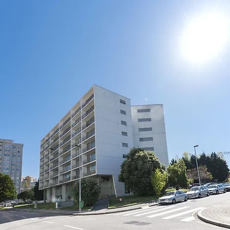 Lovelystay - Casas Brancas - Modern With Balcony & Free Private Parking *