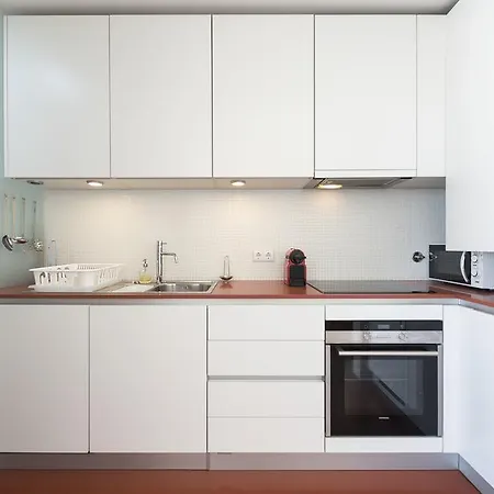 아파트 Lovelystay - Casas Brancas - Modern With Balcony & Free Private Parking