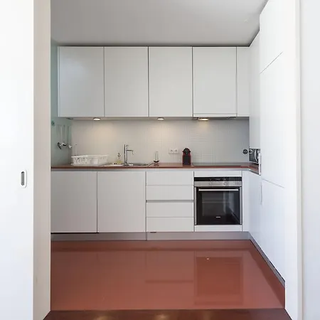 Lovelystay - Casas Brancas - Modern With Balcony & Free Private Parking 아파트 포르투