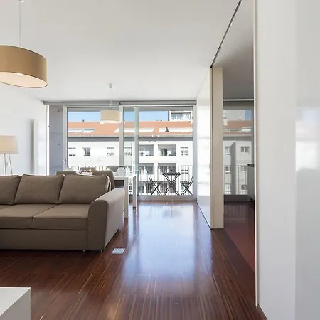 Lovelystay - Casas Brancas - Modern With Balcony & Free Private Parking *