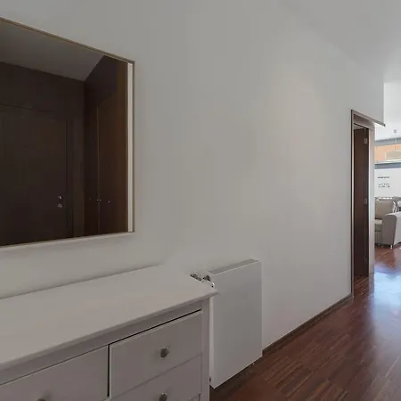아파트 Lovelystay - Casas Brancas - Modern With Balcony & Free Private Parking